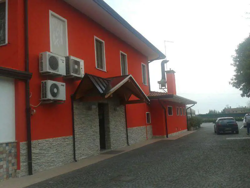 "Basta servire alcolici ai rom": la decisione di un pub veneto