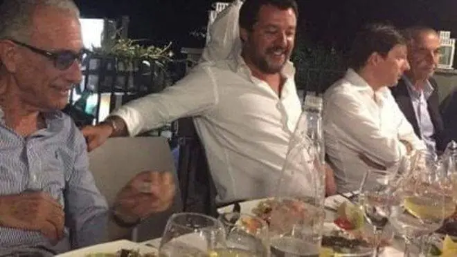 "Faceva festa dopo il crollo a Genova". Ma Salvini zittisce gli sciacalli dem