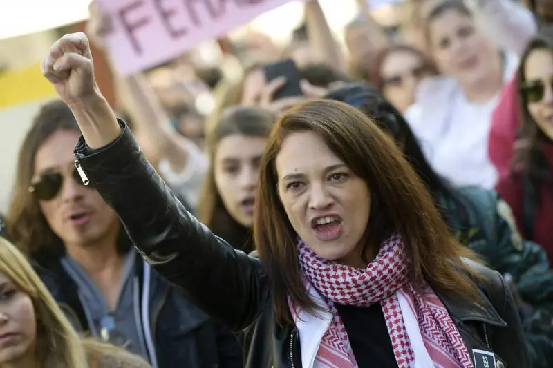"Non è stato stupro, ma...". Un sms potrebbe smentire Asia Argento