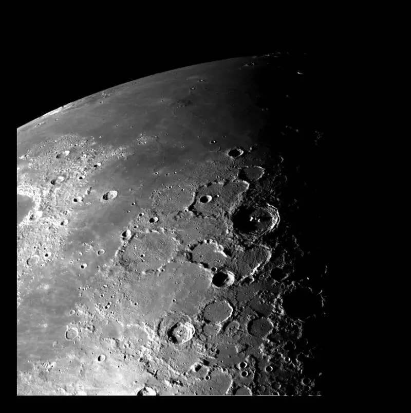 "Sulla Luna c’è ghiaccio in superficie"