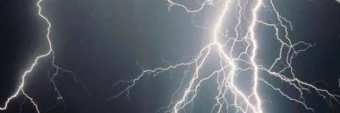 Salento, fulmine colpisce quattro persone: grave un 13enne