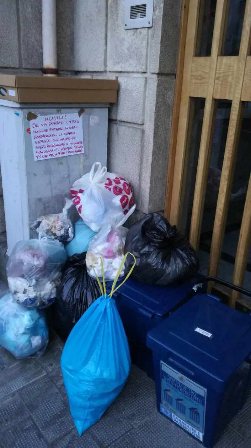 La gogna social del sindaco di Bari: è boom per lo "schifoso del giorno"