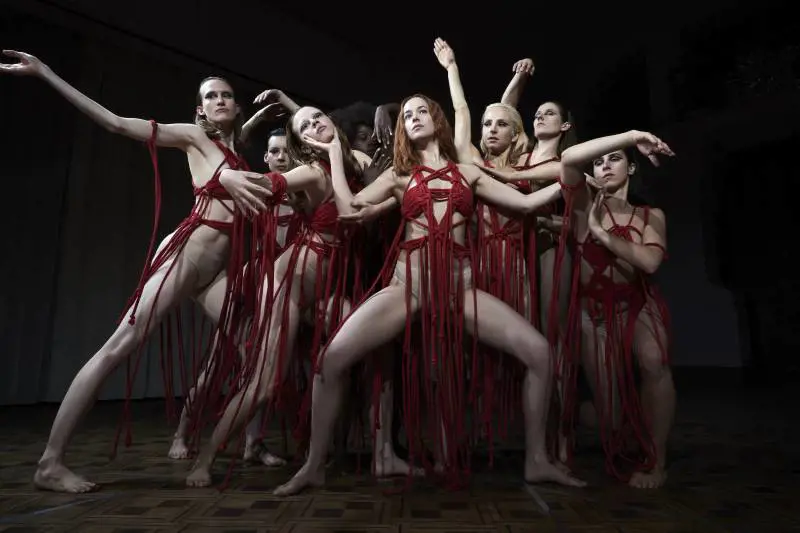 Al Lido brividi (di piacere) per il remake di "Suspiria"