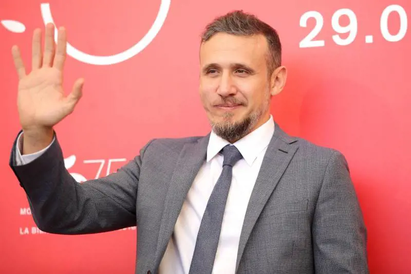 Minervini in bianco e nero s'immerge tra gli "afro"