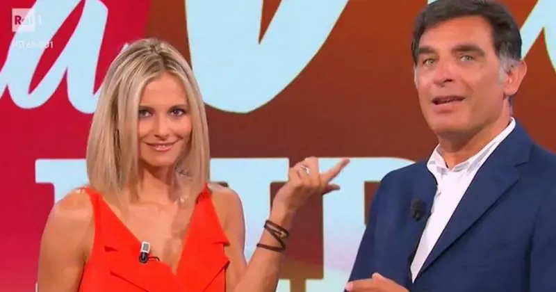 La vita in diretta, altra gaffe della Fialdini: "Il copione fa schifo"