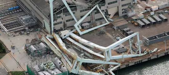 Il Giappone in ginocchio: il tifone Jebi ha fatto undici morti e 300 feriti
