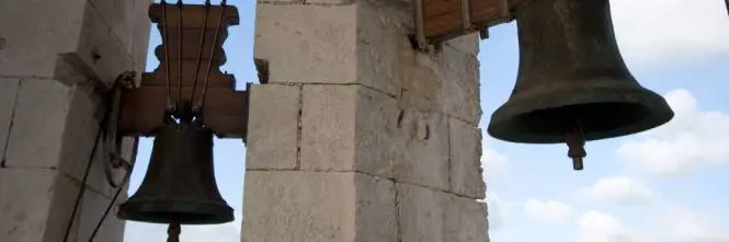 Corato, si stacca una lastra dal campanile