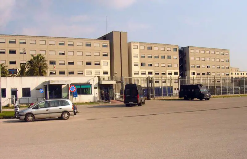 Catania, detenuti in rivolta per un permesso non dato