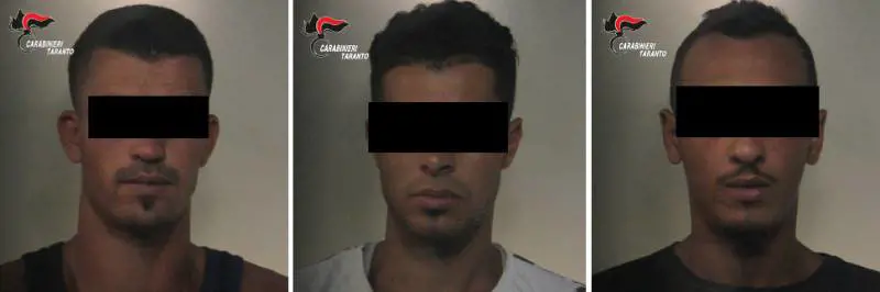 Non si fermano all'alt, arrestati tre clandestini