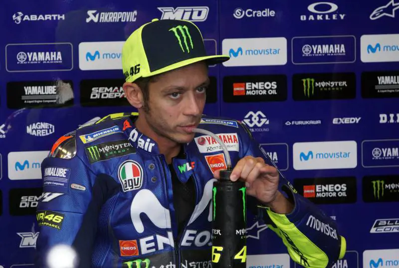 Lorenzo scatta dalla pole: Dovi parte quarto Valentino deve inseguire