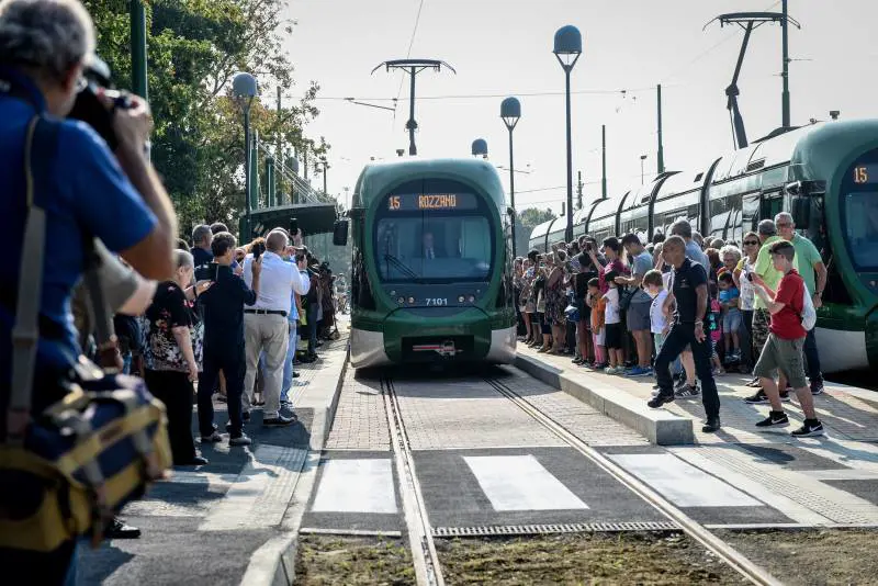 Ultima fermata (finalmente) Rozzano: festa per il prolungamento del tram 15