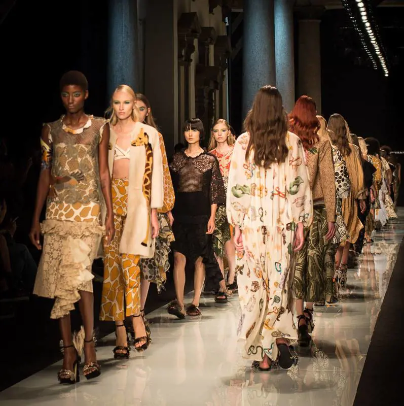 Giù le mani dalla moda italiana