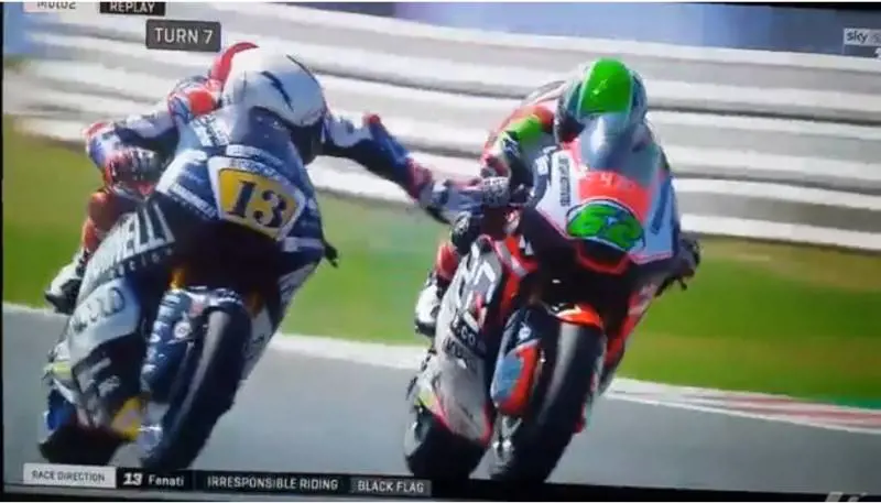 Fenati paga con la carriera la follia del freno tirato Ma non diventi un mostro