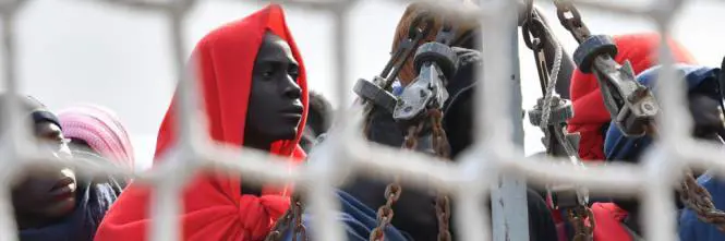 Migranti, la Tunisia dice no ai voli charter. Ma Salvini: "Cambierò accordi"
