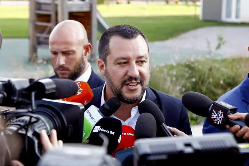 Post choc dell'assessore su Salvini: "Sei fortunato che la sedia elettrica è abolita"