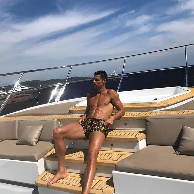 Cristiano Ronaldo pubblica una foto su Instagram: Lucas Vazquez lo punzecchia