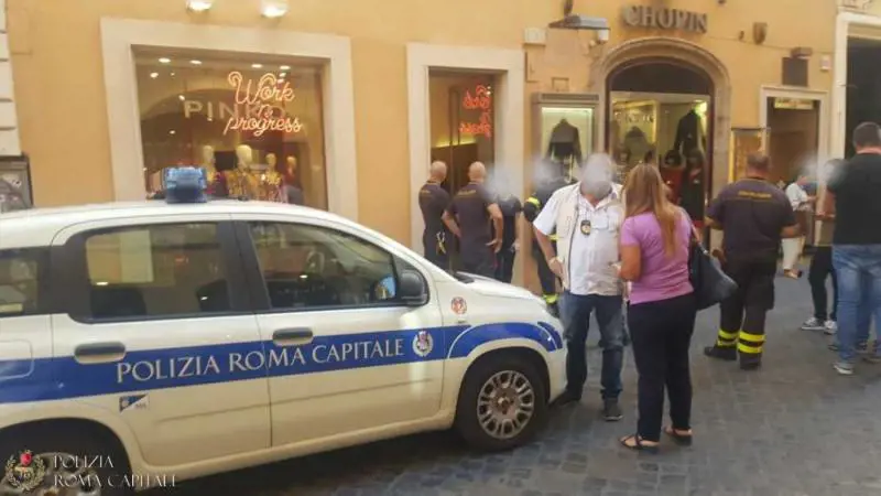 Palazzo a rischio crollo nel centro di Roma: evacuato tutto lo stabile