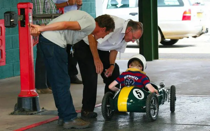 Corso Buenos Aires chiude al traffico per lo show delle auto