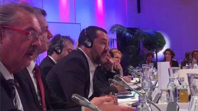 "Metodi fascisti", "Si prenda migranti": nuovo scontro Salvini-Asselborn