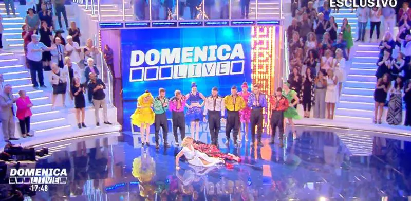 Barbara D'Urso e Cristiano Malgioglio cadono in diretta