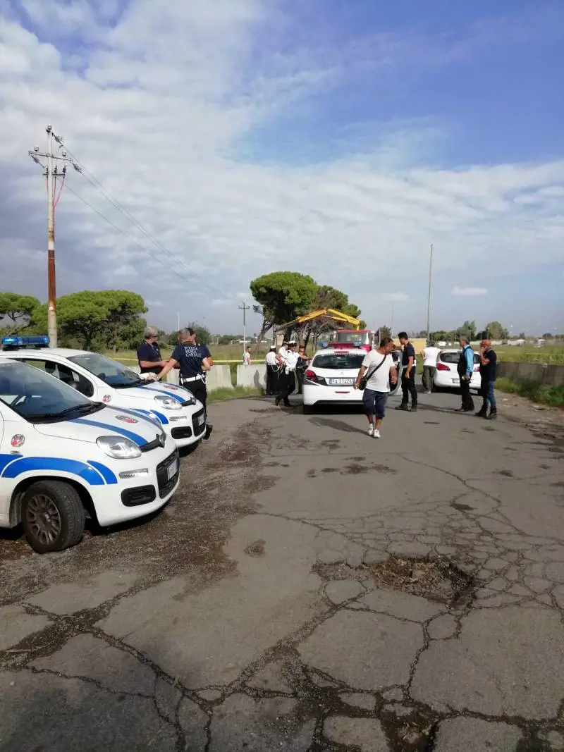 Blitz nel campo rom de La Barbuta: sequestri connessi al traffico di rifiuti tossici