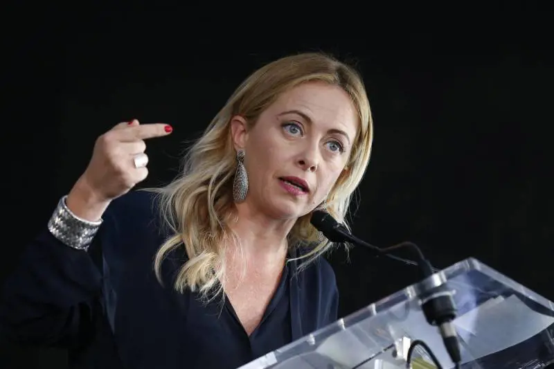 Giorgia Meloni affonda: "Macron si tenga Saviano ma ci ridia la Gioconda"