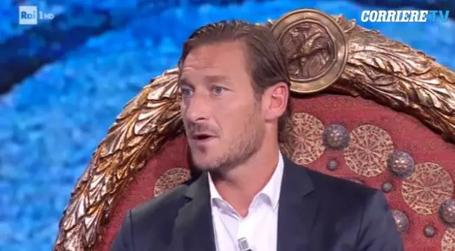 Francesco Totti "rimprovera" il figlio dopo il gesto di fair play: "Io avrei segnato, poi…"