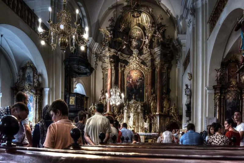 Adesso in Cina abbattono due santuari cattolici