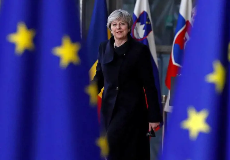 Brexit, la May ora trema: "Irlanda del Nord rimane nell'unione doganale"
