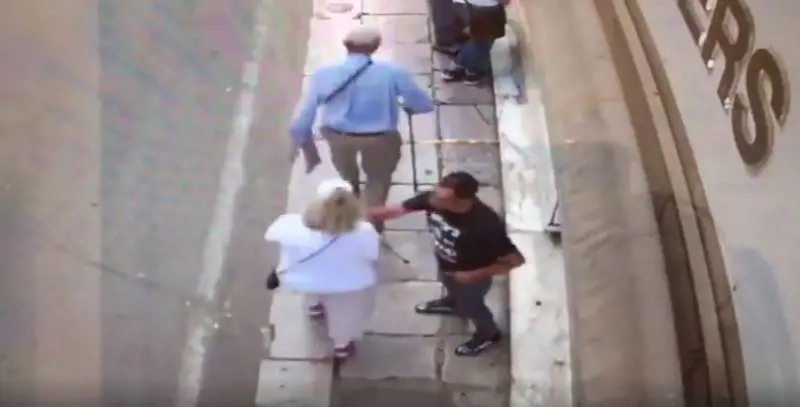 Palermo, imprenditore posta video di uno scippo: "Dimostriamo che siamo onesti"