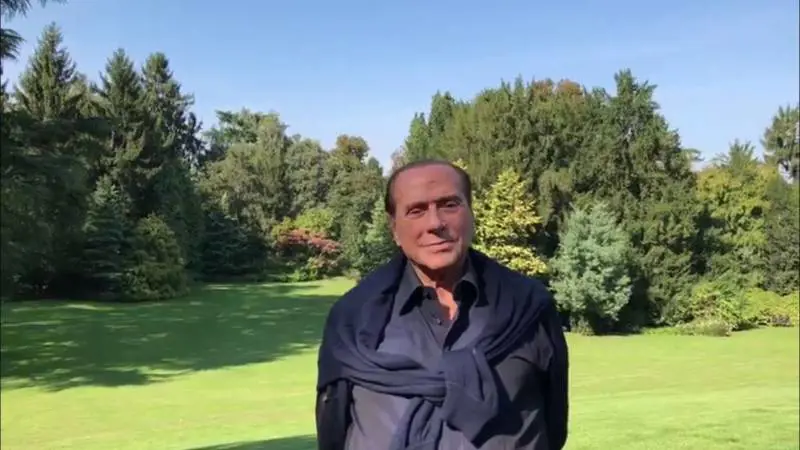 Giornata del sorriso, Berlusconi: "Mio papà diceva sempre..."