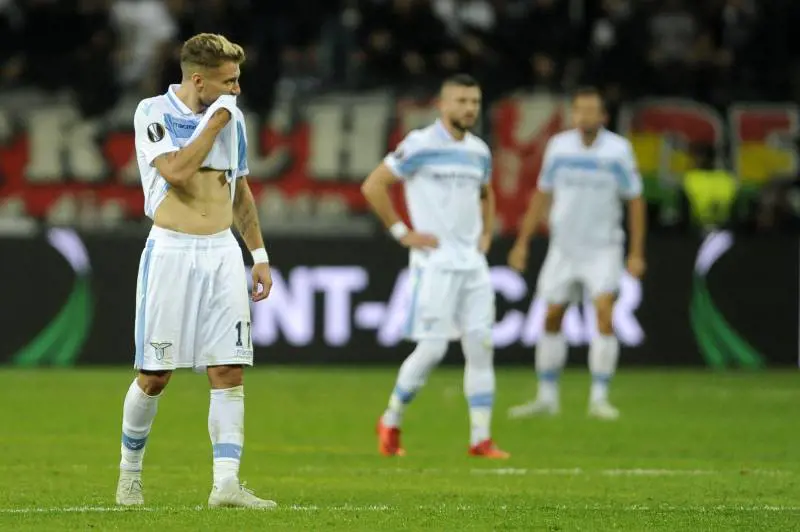 Lazio da incubo: 4 gol subiti, 2 rossi