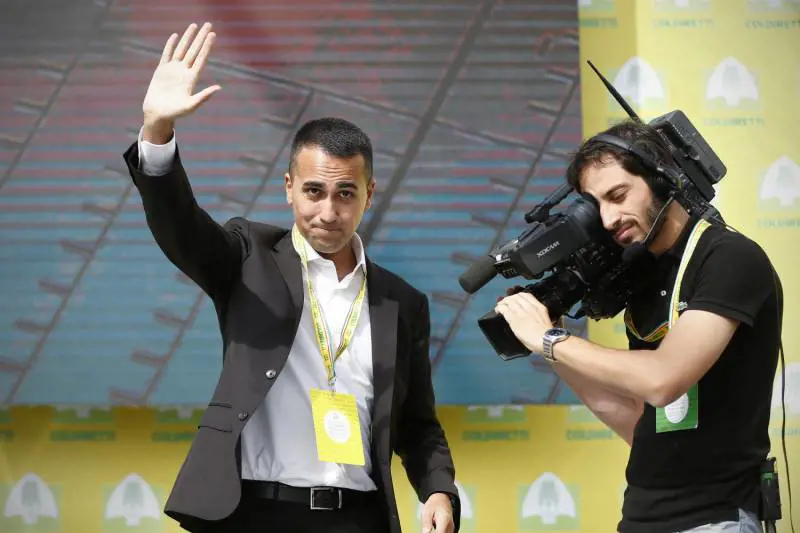 Nessuna penale, Di Maio ha mentito. E Conte gli fa scudo: "È colpa mia"