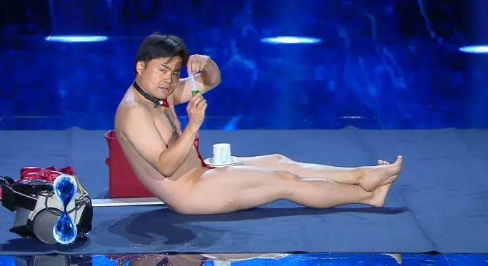 Tu si que vales, tutto nudo in tv. Scotti: "Zerbi si è eccitato notevolmente"