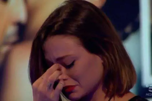 Gf Vip, Silvia Provvedi piange per Corona. E Ilary lo stronca