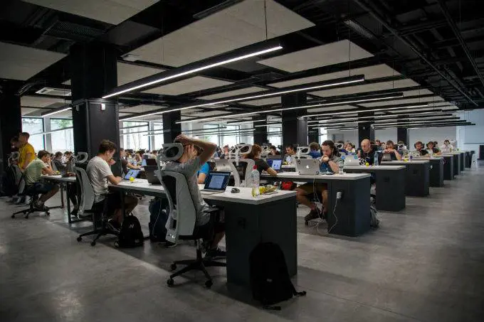 Lavorare in ufficio, ecco i danni per la salute