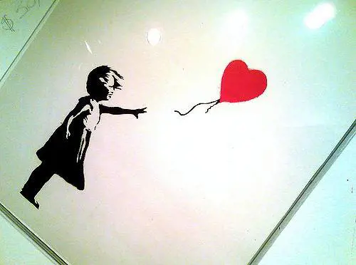 Distrugge copia di Banksy per aumentarne il valore: adesso vale 1 sterlina