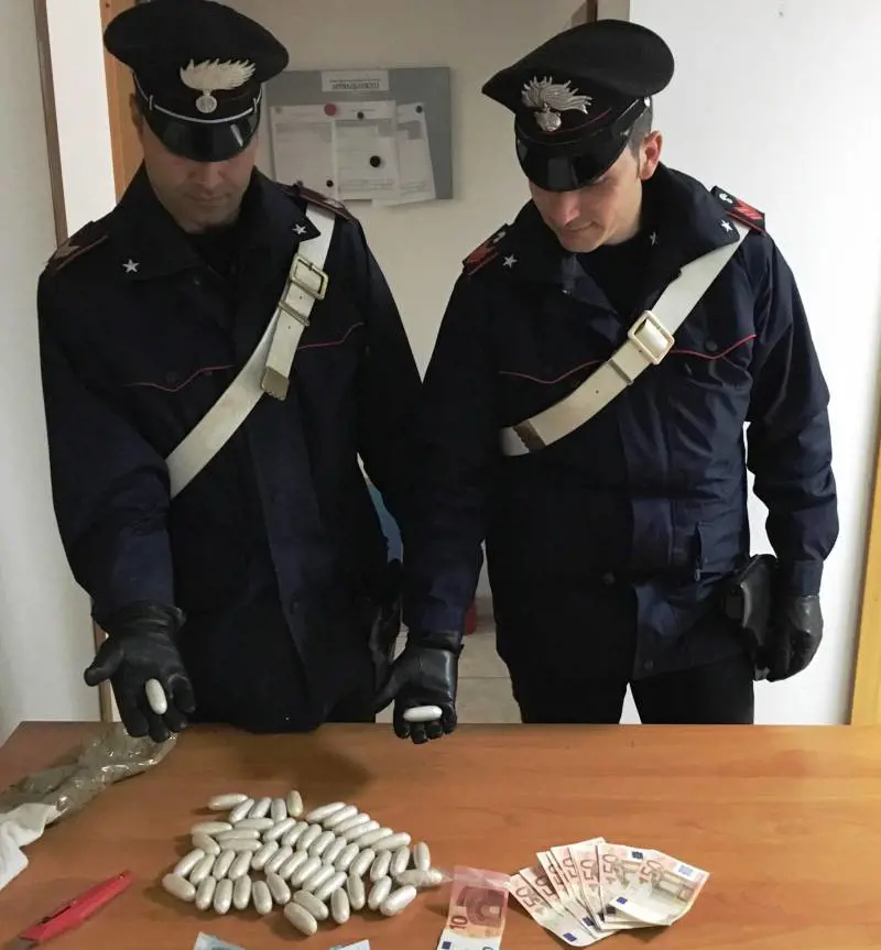 Roma, arrestati due africani: ovuli di eroina nell'intestino