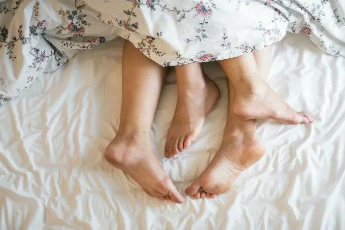Cade dal letto e resta paralizzata, fa causa all'azienda
