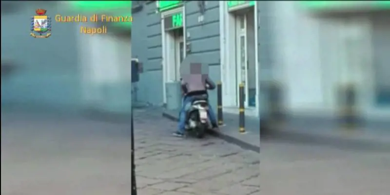 Cieco per l'Inps, andava in giro motorino