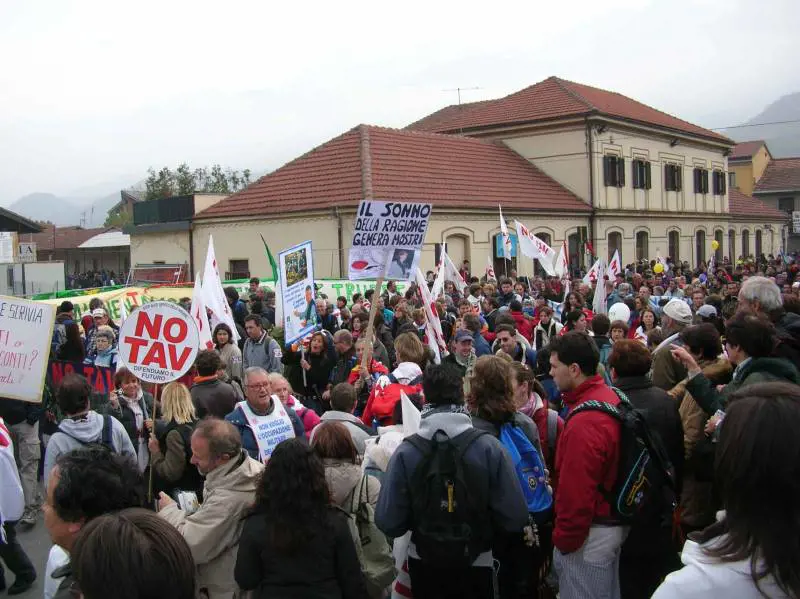 Val Susa, arriva la stangata: ai No-Tav 30 anni di carcere