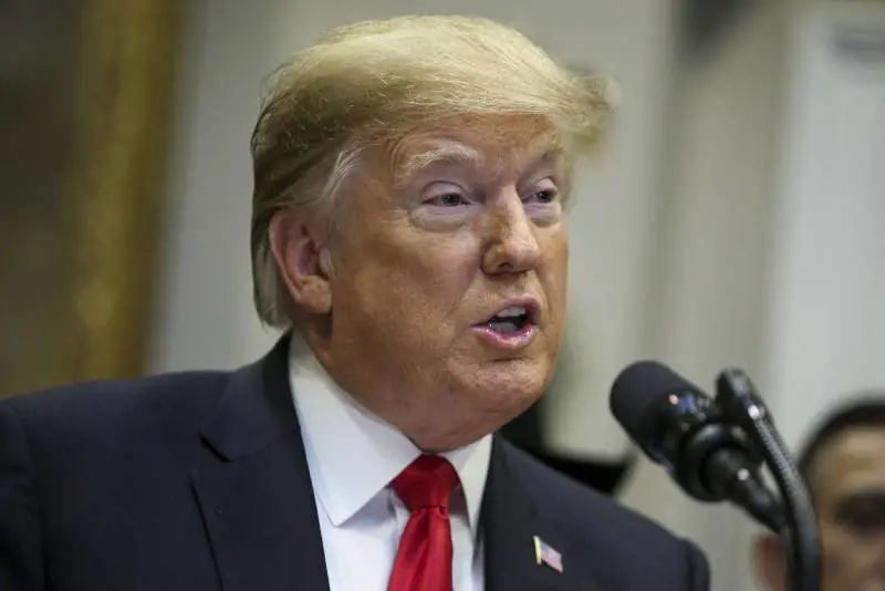 Trump bombarda la "sua" Fed per non perdere la poltrona