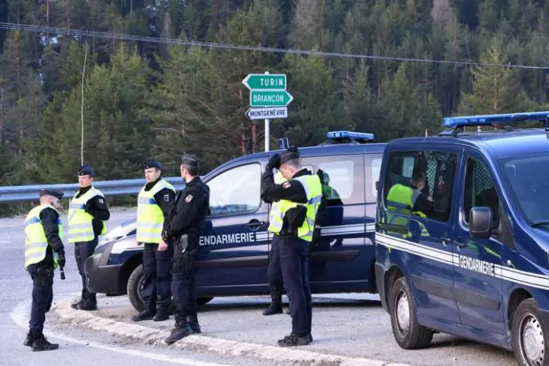La magistratura archivia le inchieste contro la polizia francese