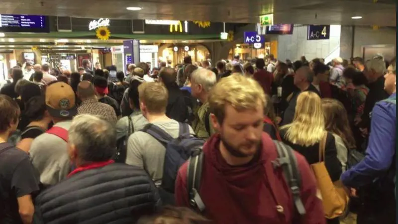 Evacuata stazione di Colonia. Donna presa ostaggio, poi liberata. "Non si esclude il terrorismo"