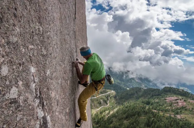 Il mago della montagna scala vette a mani nude