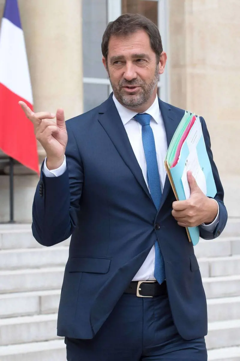 Rimpasto, azzardo di Macron. Un ex pokerista all'Interno