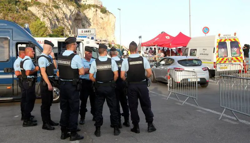 "Insulti, minacce e abusi". È una vergogna tutta francese