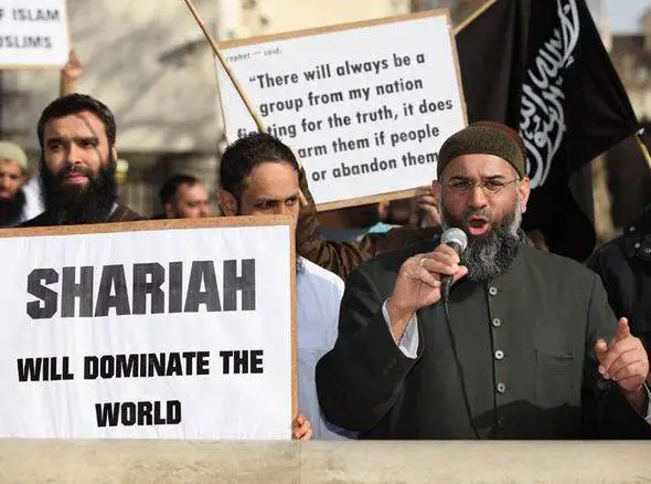 Libero il predicatore d'odio star del web nel Londonistan