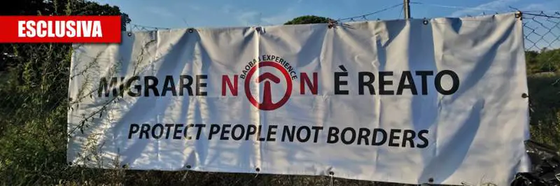 Stupro nella tendopoli del Baobab, i migranti negano: "Lei faceva sesso con tutti"