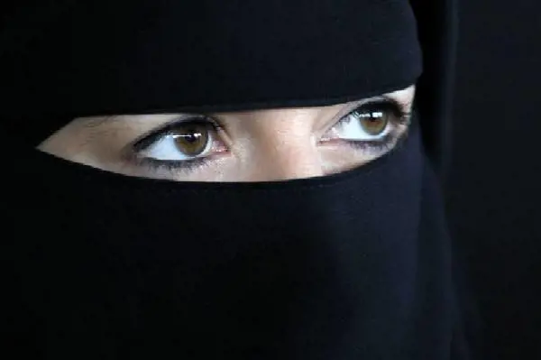 Algeria, vietato velo islamico alle impiegate degli uffici pubblici